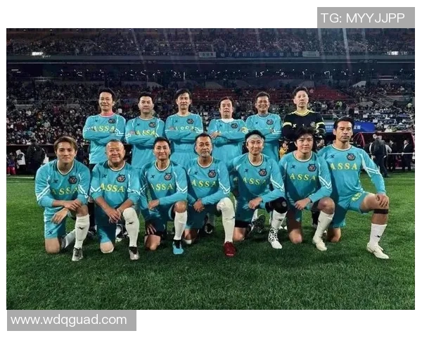 与足球明星同框合影，记录下珍贵瞬间，见证足球传奇的辉煌与荣耀