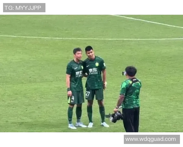 国安足球球星拼搏奋进激励新时代年轻人热血逐梦绿茵舞台