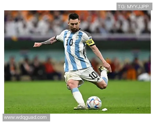 足球巨星齐聚一堂共享荣耀时刻碰杯庆祝赛场辉煌成就